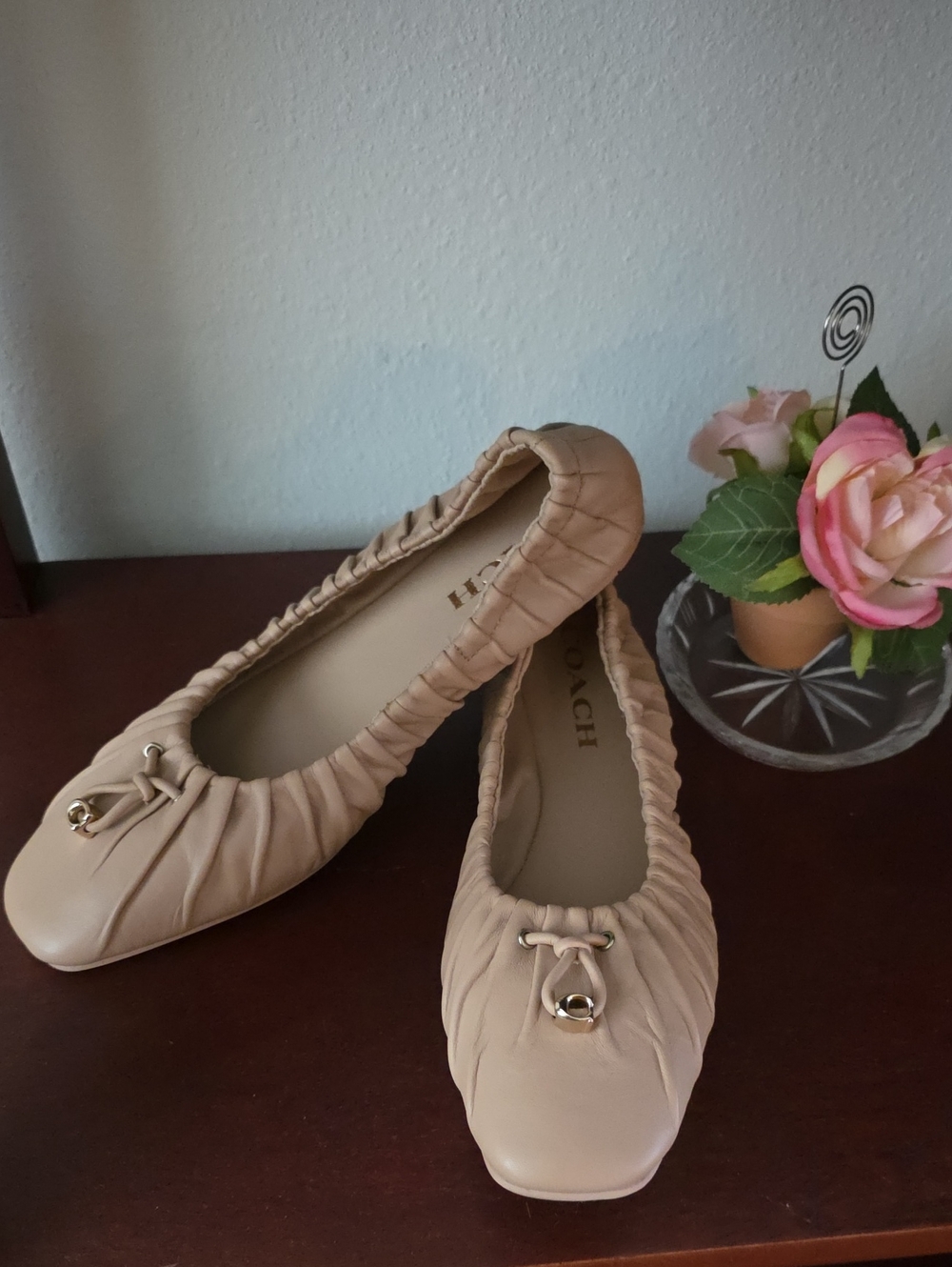 Coach Womens Eleanor Beige Elastic Top Ballet Flats with Gold Accent